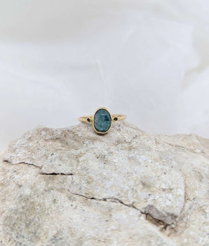 14 solid gold & grandidierite ring