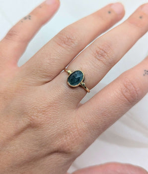 14 solid gold & grandidierite ring