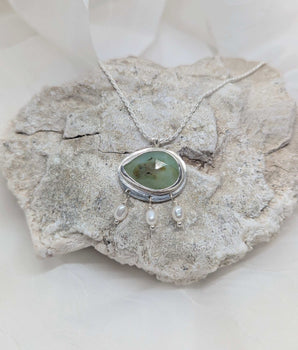 Peruvian opal with 3 pearls necklace