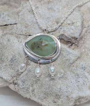 Peruvian opal with 3 pearls necklace