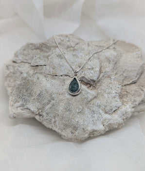 dark green kyanite necklace