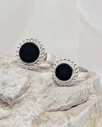small flower onyx ring