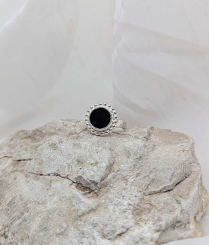 small flower onyx ring