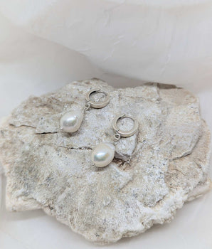 pearl huggie earrings