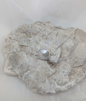 Bolo bracelet with pearl