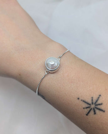 Bolo bracelet with pearl