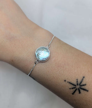 Bolo bracelet with brown pearl