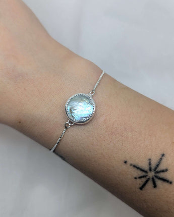 Bolo bracelet with brown pearl