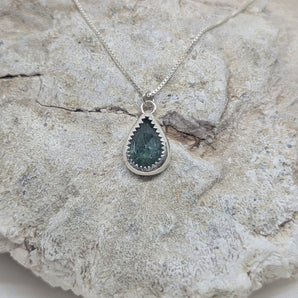 dark green kyanite necklace