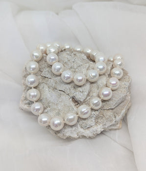 Classic pearl necklace