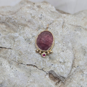 Pink tourmaline and ruby gold pendant