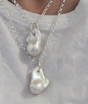 Big baroque pearl necklace