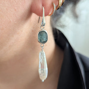 Green kyanite and pearl earrings