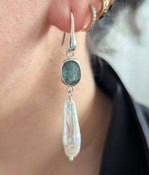 Green kyanite and pearl earrings