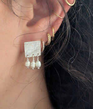Square earrings with pearls