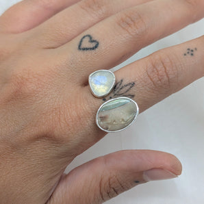 Open ring with mother of pearl and moonstone