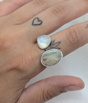 Open ring with mother of pearl and moonstone