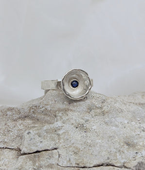 Silver flower ring with lapis