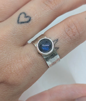 Round labradorite ring