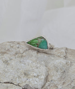 Unique turquoise ring