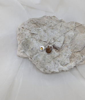 Dendritic agate and pebble necklace
