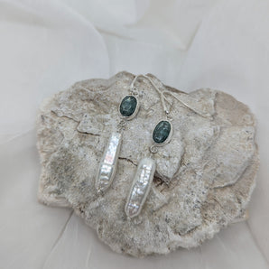 Green kyanite and pearl earrings