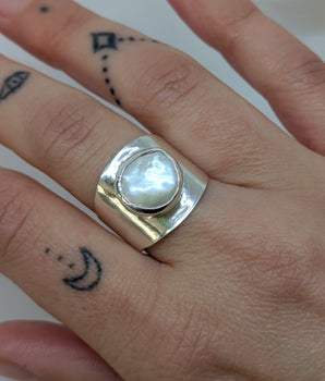 Saddle ring pearl