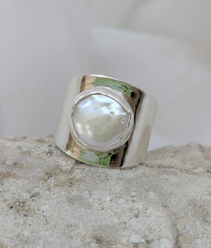 Saddle ring pearl