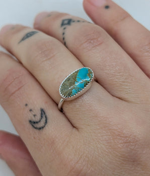 Small turquoise ring