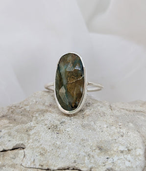 Cleo ring opal