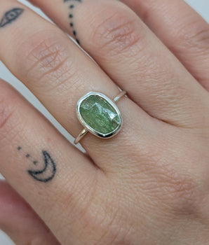 Cleo ring green kyanite