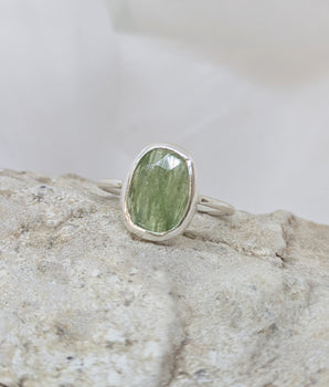 Cleo ring green kyanite