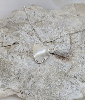 Heart pearl necklace